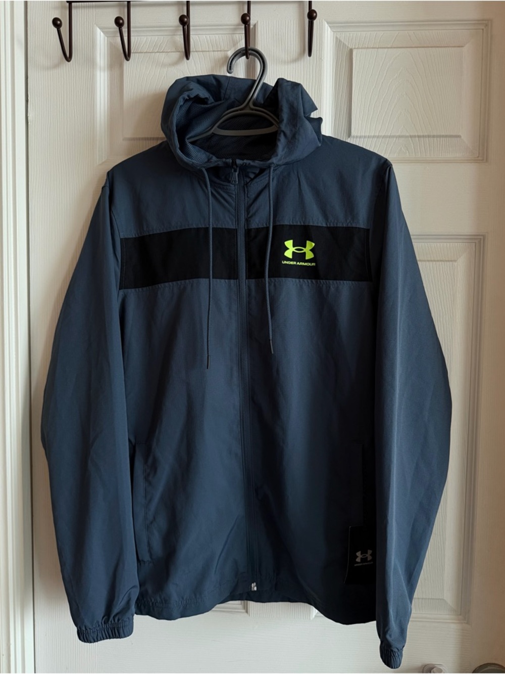 NWT Under Armour Sportstyle Windbreaker - Size Small